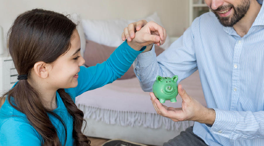 семья копилка &copy;&nbsp;ru.freepik.com