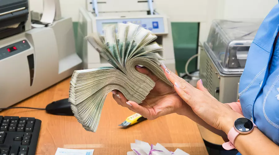 деньги &copy;&nbsp;Фото Елены Синеок, Юга.ру