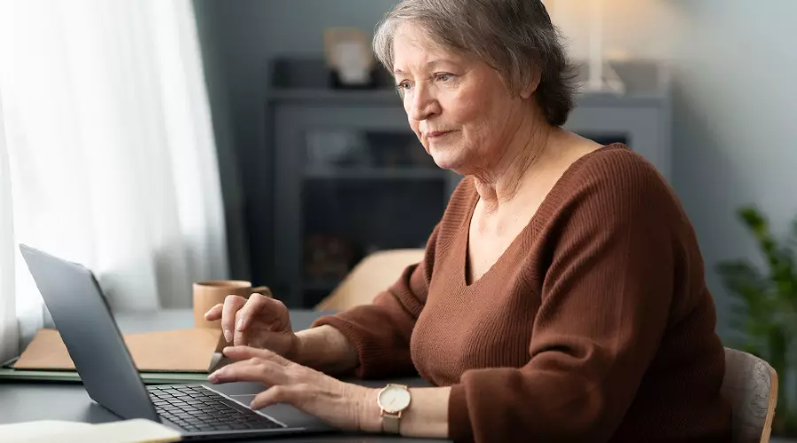 пенсионер &copy;&nbsp;Сгенерировано с помощью нейросети Gigachat