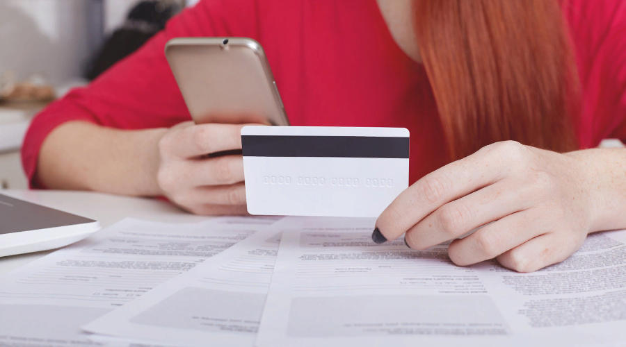 Пластиковая карта &copy;&nbsp;Фото user18526052 на ru.freepik.com