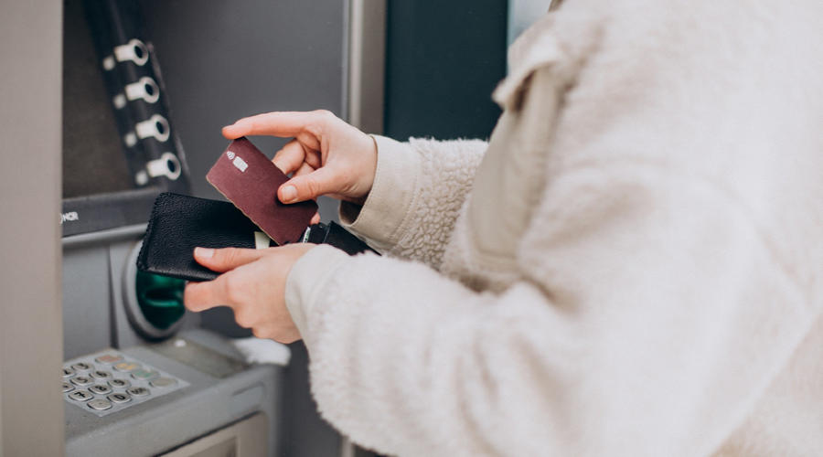 банкомат &copy;&nbsp;Изображение сгенерировано нейросетью Gigachat